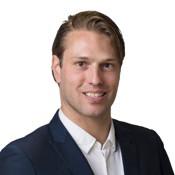 Dit is een foto van {0}.