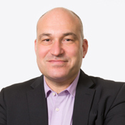 Dit is een foto van {0}.