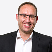 Dit is een foto van {0}.
